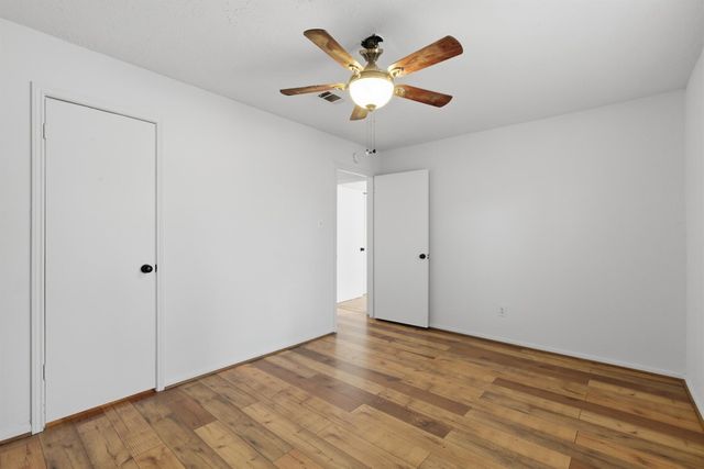 218 Oxford Drive, Conroe, TX 77303