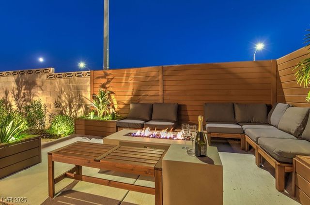 3249 South Torrey Pines Drive, Las Vegas, NV 89146