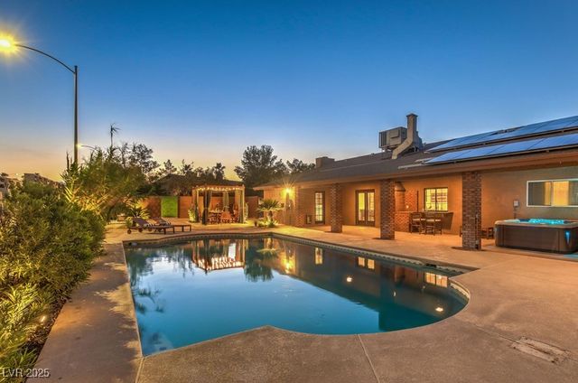 3249 South Torrey Pines Drive, Las Vegas, NV 89146