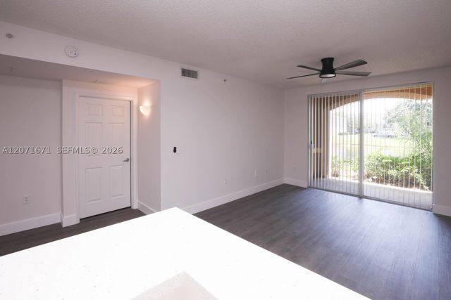 8050 N Nob Hill Rd 106, Tamarac, FL 33321