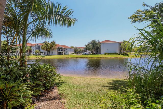 8050 N Nob Hill Rd 106, Tamarac, FL 33321
