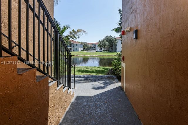 8050 N Nob Hill Rd 106, Tamarac, FL 33321