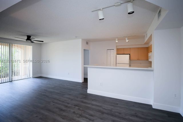 8050 N Nob Hill Rd 106, Tamarac, FL 33321