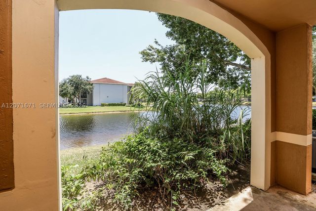 8050 N Nob Hill Rd 106, Tamarac, FL 33321