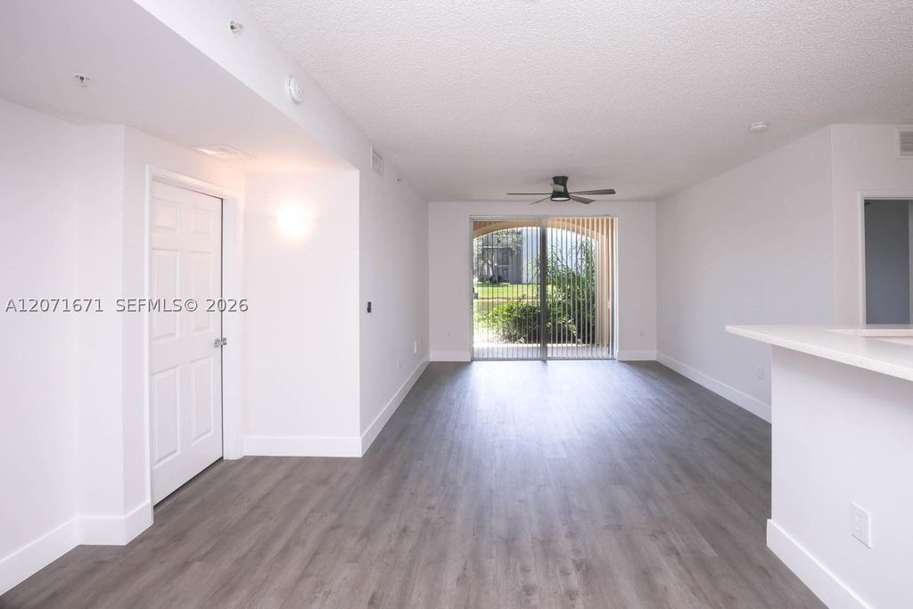 8050 N Nob Hill Rd 106, Tamarac, FL 33321