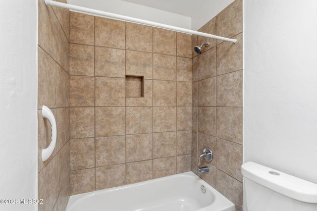 6255 N Camino Pimeria Alta Apt 135, Tucson, AZ 85718