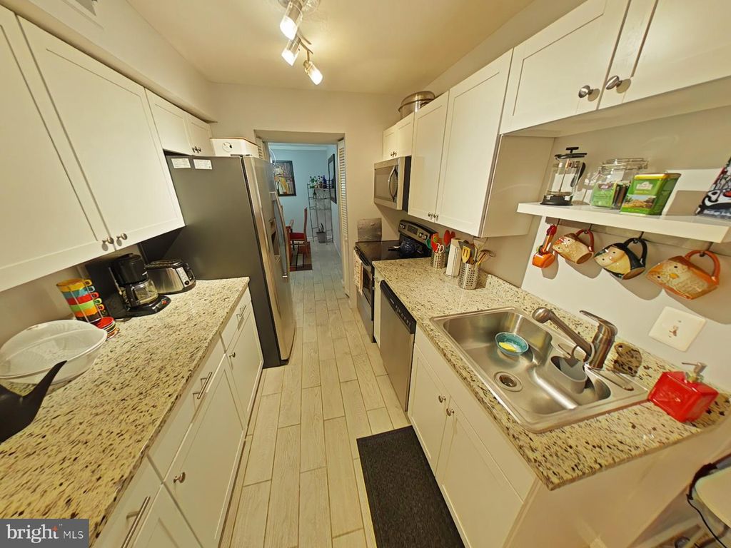 Image 4 of property listing at 7802 HANOVER PKWY #T2, Greenbelt, MD 20770