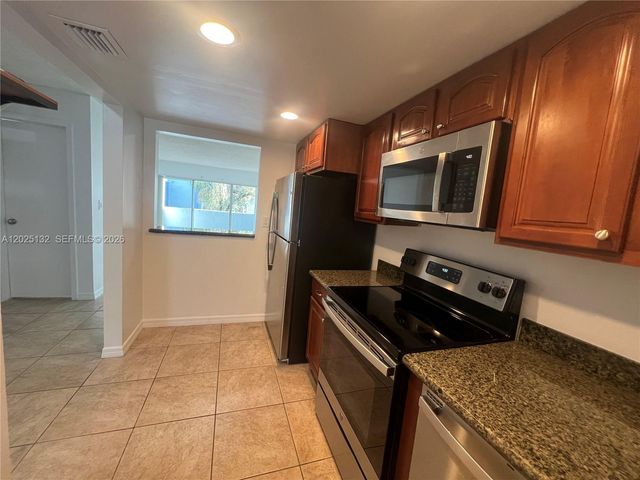 9371 Fontainebleau Blvd I205, Miami, FL 33172
