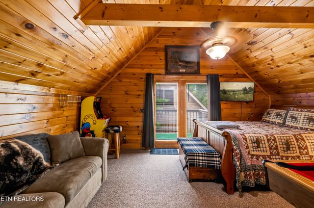 2123 Wingspan Drive, Sevierville, TN 37876