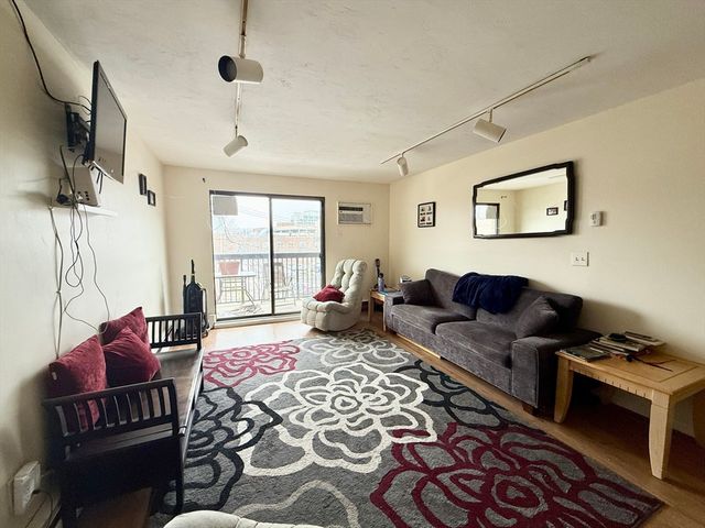 10 Williams St 34, Watertown, MA 02472