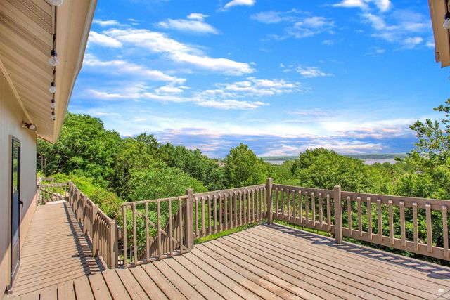 5305 Terra Heights Drive, Manhattan, KS 66503