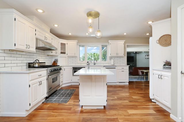 5305 Terra Heights Drive, Manhattan, KS 66503
