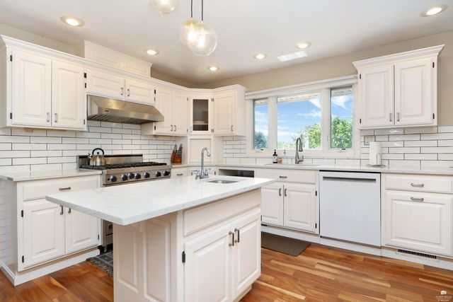 5305 Terra Heights Drive, Manhattan, KS 66503