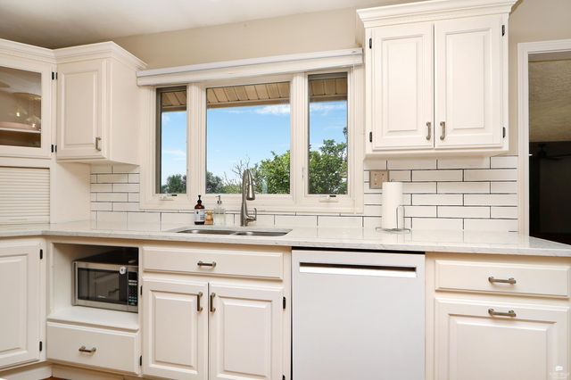 5305 Terra Heights Drive, Manhattan, KS 66503