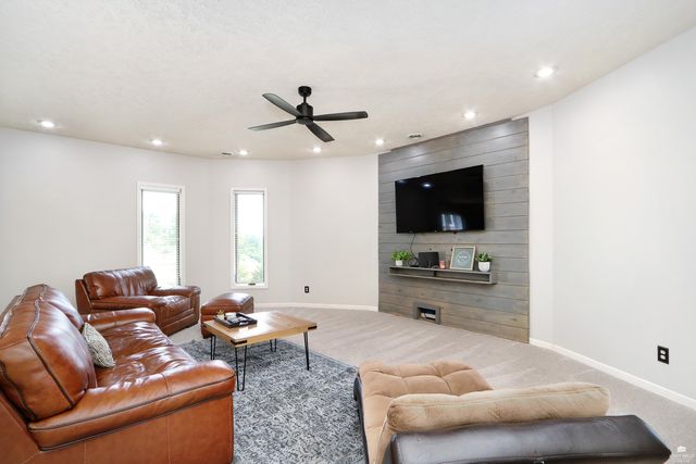 5305 Terra Heights Drive, Manhattan, KS 66503