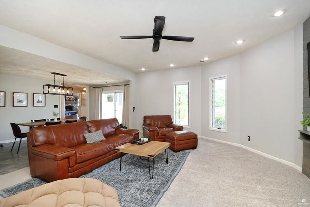 5305 Terra Heights Drive, Manhattan, KS 66503