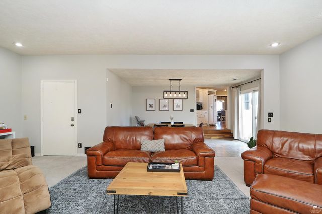 5305 Terra Heights Drive, Manhattan, KS 66503