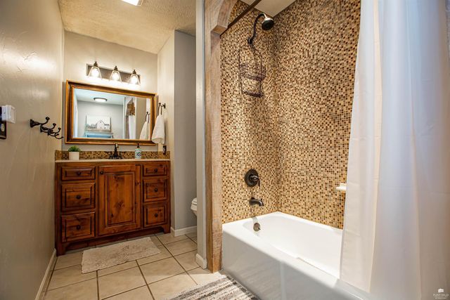 5305 Terra Heights Drive, Manhattan, KS 66503