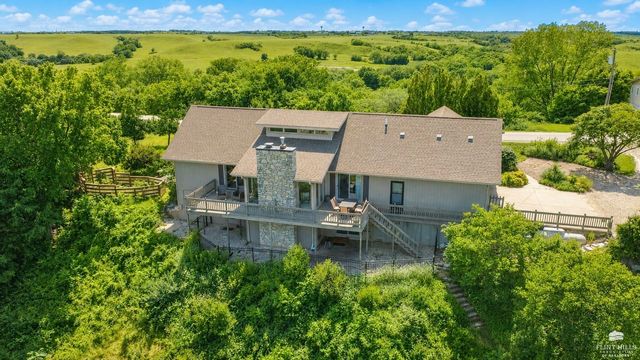 5305 Terra Heights Drive, Manhattan, KS 66503