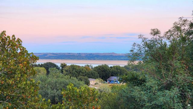 5305 Terra Heights Drive, Manhattan, KS 66503