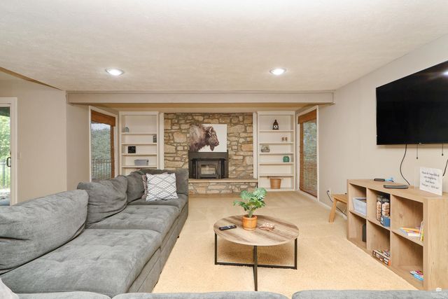 5305 Terra Heights Drive, Manhattan, KS 66503