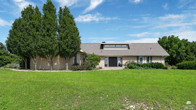 5305 Terra Heights Drive, Manhattan, KS 66503