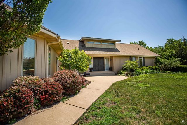 5305 Terra Heights Drive, Manhattan, KS 66503
