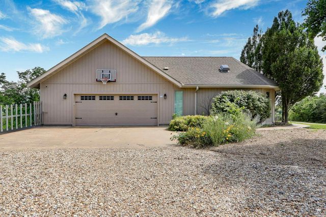 5305 Terra Heights Drive, Manhattan, KS 66503