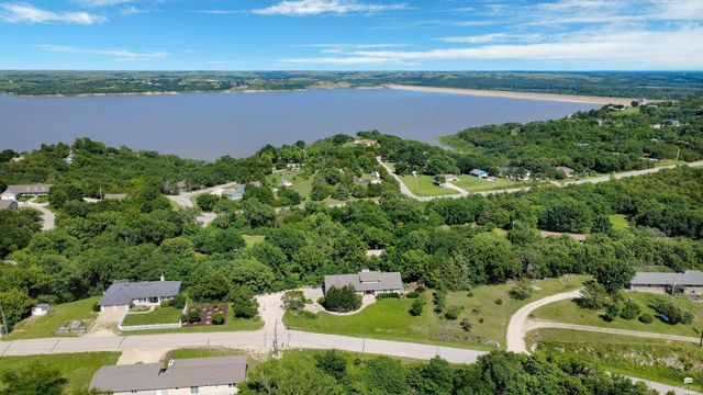 5305 Terra Heights Drive, Manhattan, KS 66503