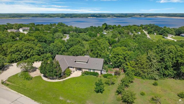 5305 Terra Heights Drive, Manhattan, KS 66503