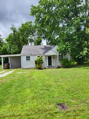 305 Spence Cir, Nashville, TN 37210