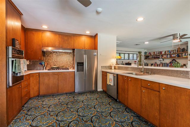 1208 15th Avenue N, Texas City, TX 77590