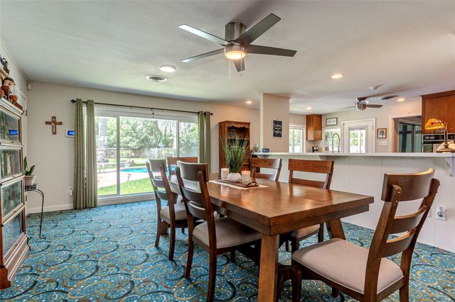 1208 15th Avenue N, Texas City, TX 77590