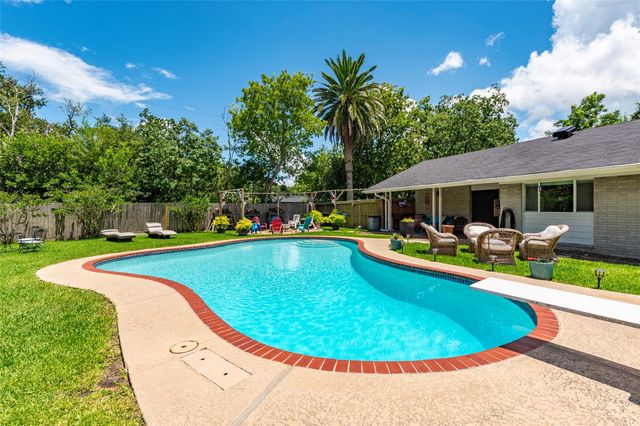 1208 15th Avenue N, Texas City, TX 77590