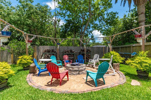1208 15th Avenue N, Texas City, TX 77590