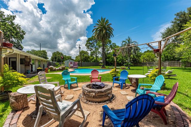 1208 15th Avenue N, Texas City, TX 77590