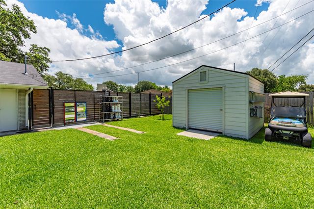 1208 15th Avenue N, Texas City, TX 77590