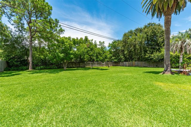 1208 15th Avenue N, Texas City, TX 77590