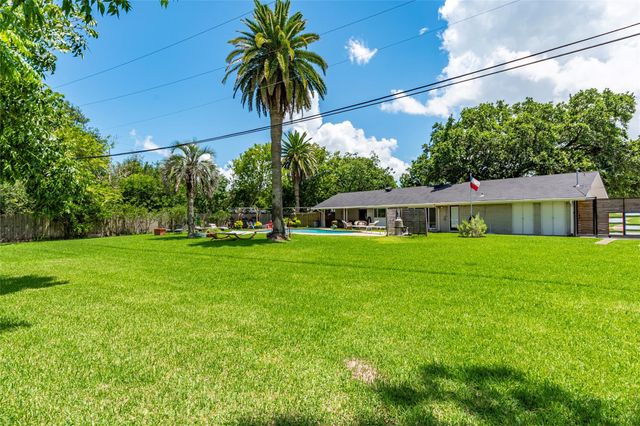 1208 15th Avenue N, Texas City, TX 77590