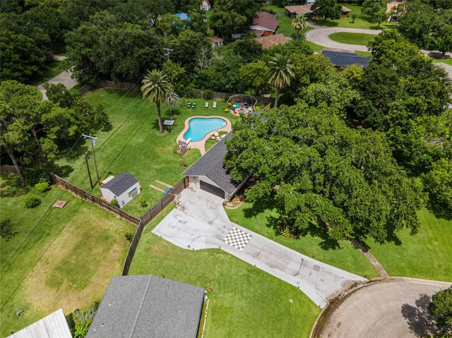 1208 15th Avenue N, Texas City, TX 77590