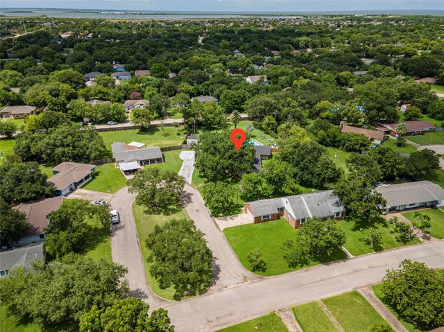 1208 15th Avenue N, Texas City, TX 77590