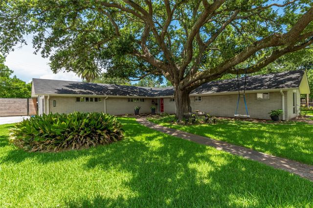1208 15th Avenue N, Texas City, TX 77590