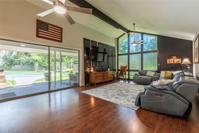 1208 15th Avenue N, Texas City, TX 77590