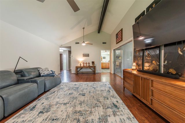 1208 15th Avenue N, Texas City, TX 77590