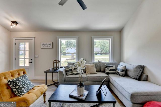 1421 Willow Bend Drive, Snellville, GA 30078