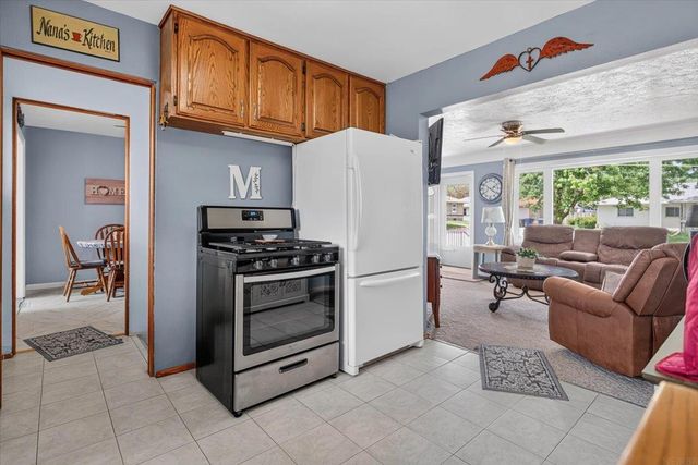 1129 Maxine Avenue, Waterloo, IA 50701