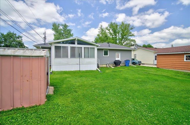 1129 Maxine Avenue, Waterloo, IA 50701