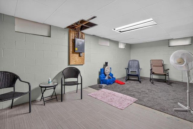 1129 Maxine Avenue, Waterloo, IA 50701