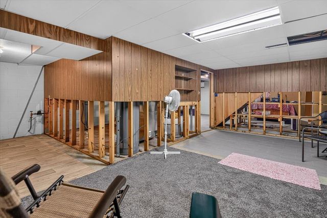 1129 Maxine Avenue, Waterloo, IA 50701