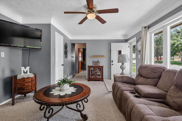 1129 Maxine Avenue, Waterloo, IA 50701